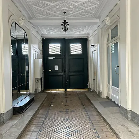 Spacious Parisian Flat Louvre Steps Eiffel Tower Access Apartment