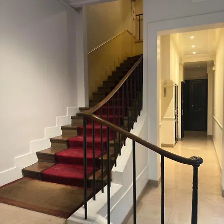 Spacious Parisian Flat Louvre Steps Eiffel Tower Access Apartment