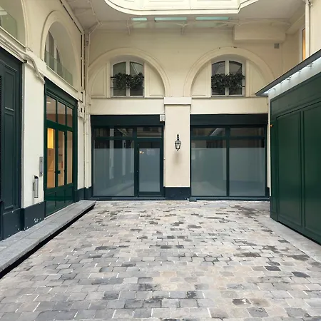 Spacious Parisian Flat Louvre Steps Eiffel Tower Access Apartment Paris