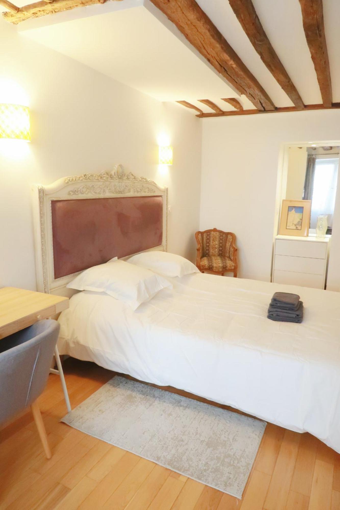 Spacious Parisian Flat Louvre Steps Eiffel Tower Access * Paris