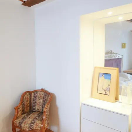 Spacious Parisian Flat Louvre Steps Eiffel Tower Access Appartamento